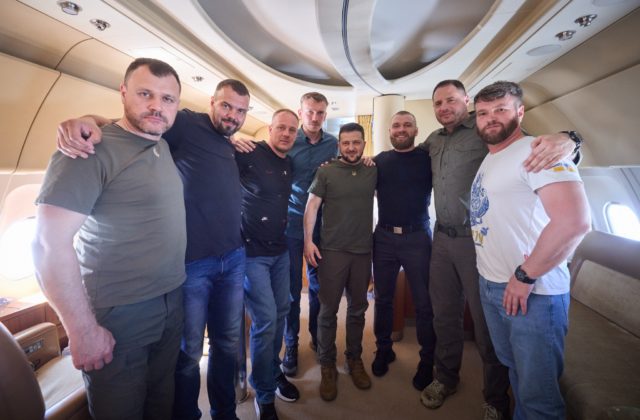 Zelenskyj navštívil pri príležitosti 500. dňa ruskej invázie Hadí ostrov, je symbolom ukrajinského odporu (video)