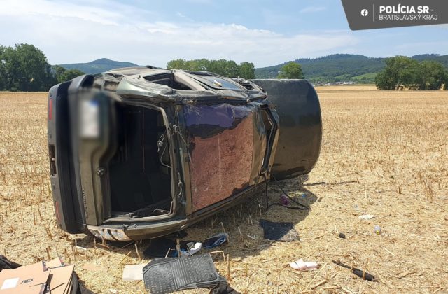 Pri dopravnej nehode v okrese Pezinok vyhasol život 50-ročnej vodičky (foto)