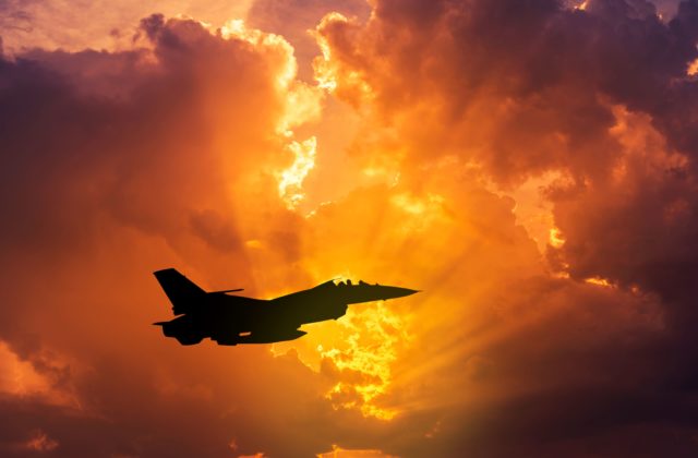 Výcvik pilotov pre stíhačky F-16 sa začne v auguste, mal by potrvať minimálne pol roka