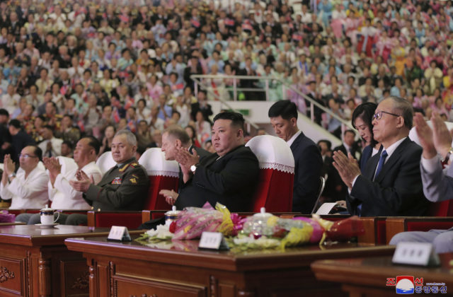 „Deň víťazstva“ Severnej Kórey vo vojne spred 70 rokov oslávila krajina spolu so spojencami z Ruska a Číny 