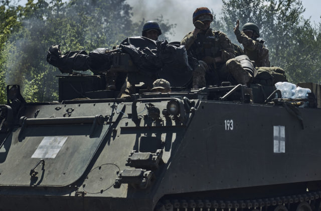 Boje v dvoch oblastiach kontaktnej línie na juhu Ukrajiny sa zintenzívnili, na severe sa Rusom nedarí