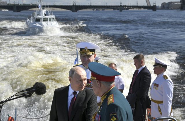 Putin oznámil, že plánuje svoje námorníctvo posilniť o desiatky nových lodí (foto)