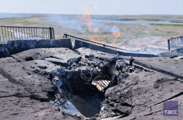 Ukrajinská armáda zasiahla dva kľúčové mosty, Rusi majú logistické problémy (video+foto)