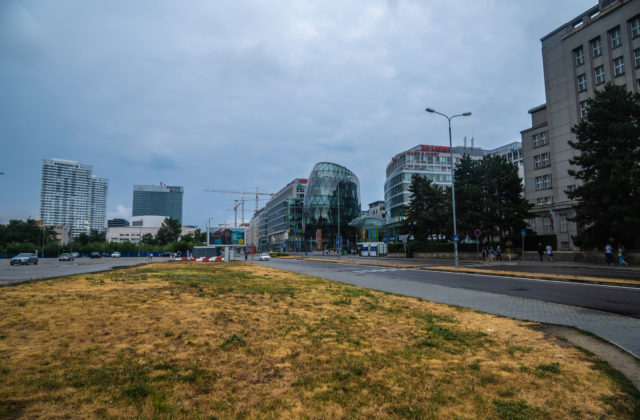 Polícia zasahuje v nákupnom centre Eurovea, prehľadáva priestory