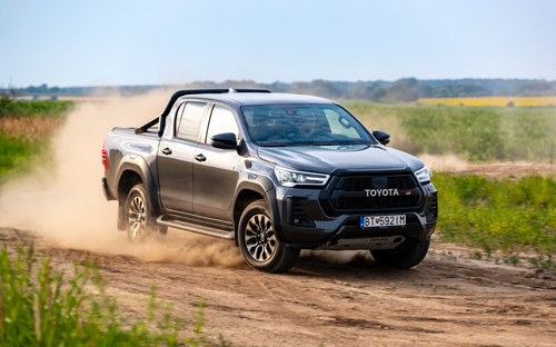 Test Toyota Hilux 2.8 GR Sport: drsný elegán na pole aj do mesta