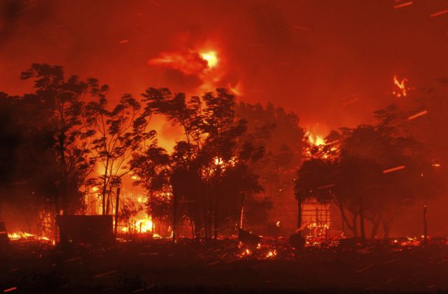 Pri Alexandrupoli našli 18 zhorených tiel, požiare vyčíňajú aj na talianskom ostrove Elba či na Tenerife (video+foto)