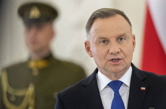 Poľsko dá v budúcom roku na obranu viac než štyri percentá HDP, nechal sa počuť prezident Duda