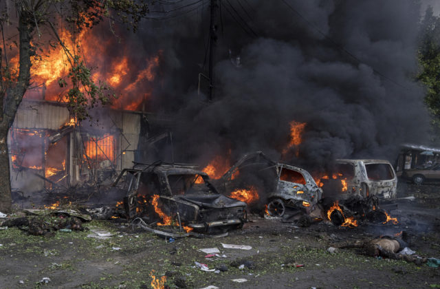 Po zbombardovaní tržnice v Kosťantynivke zomrelo najmenej 16 ľudí, ďalší sú zranení (video+foto)