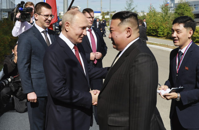 Putin privítal Kim Čong-una, ktorý ponúkol Rusku plnú podporu „vo svätom boji“ (video+foto)