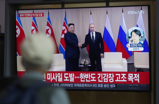 Putin a Kim Čong-un rokovali o predaji zbraní. Podpísali dohody?