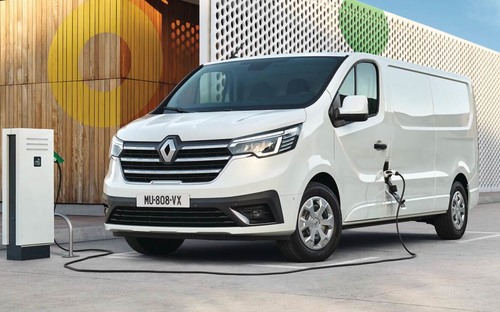 Nový elektrický Renault Trafic Van E-Tech útočí dojazdom 300 km. Podľa automobilky to stačí