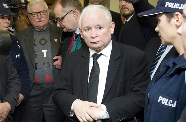 Bývalý poľský prezident Lech Wałęsa oslavuje 80 rokov, pred blížiacimi sa voľbami sympatizuje s Tuskom