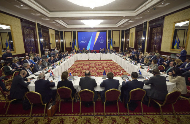 Európski ministri vyslali signál solidarity s Ukrajincami, podľa Wlachovského ide o silné partnerstvo (foto)