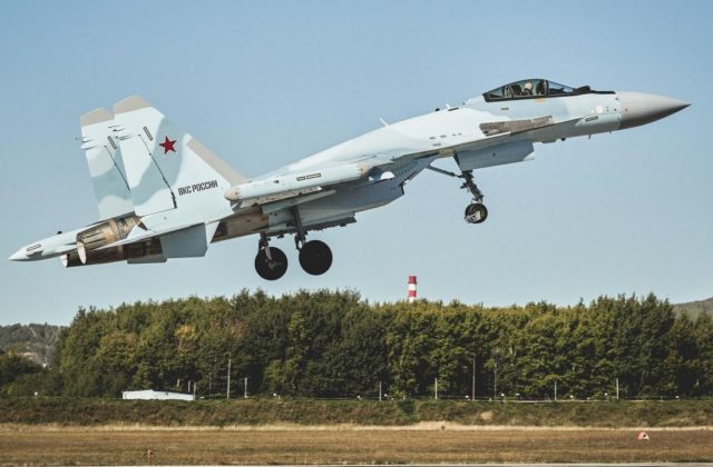 Rusi si na Ukrajine údajne zostrelili vlastnú Su-35, ide o ich najpokročilejší model stíhačky