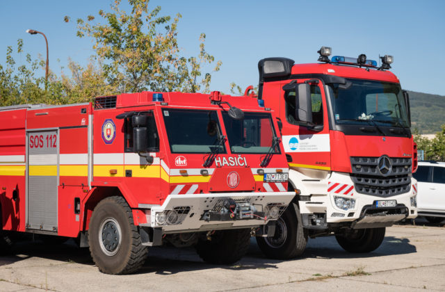 Bezpečnostní inovátori z AOMVSR upravujú vozidlá pre hasičov, policajtov, NAKA či pyrotechnikov