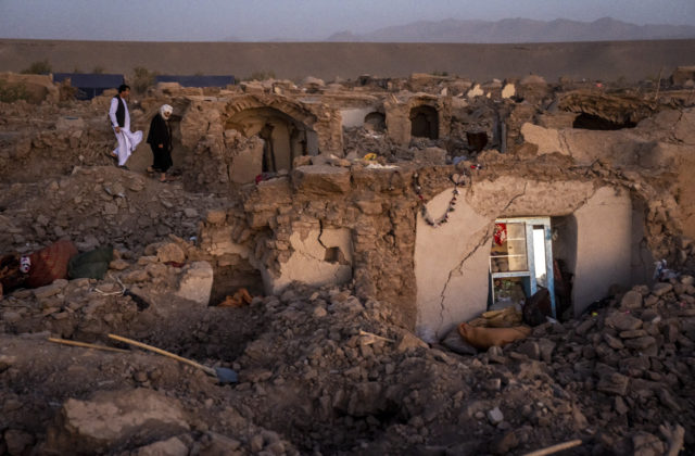 Západ Afganistanu postihlo ďalšie zemetrasenie v priebehu pár dní, zranili sa desiatky ľudí (video+foto)