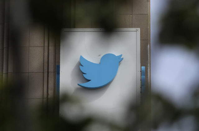 Moskovský súd uložil Twitteru pokuty pre nestiahnutie príspevkov o nepovolených zhromaždeniach