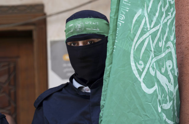 Zajatý terorista Hamasu priznáva, že „sme sa stali zvieratami“, keď podrobne opisuje chorú „samovražednú misiu“