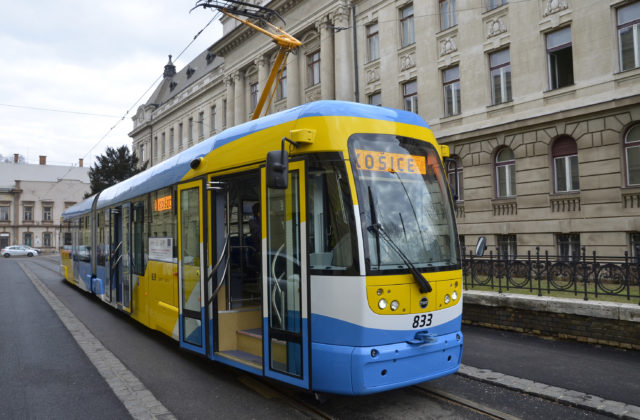 Ľudia v Košiciach sa môžu previezť Električkou prvej pomoci, spoločnosť im budú robiť záchranári