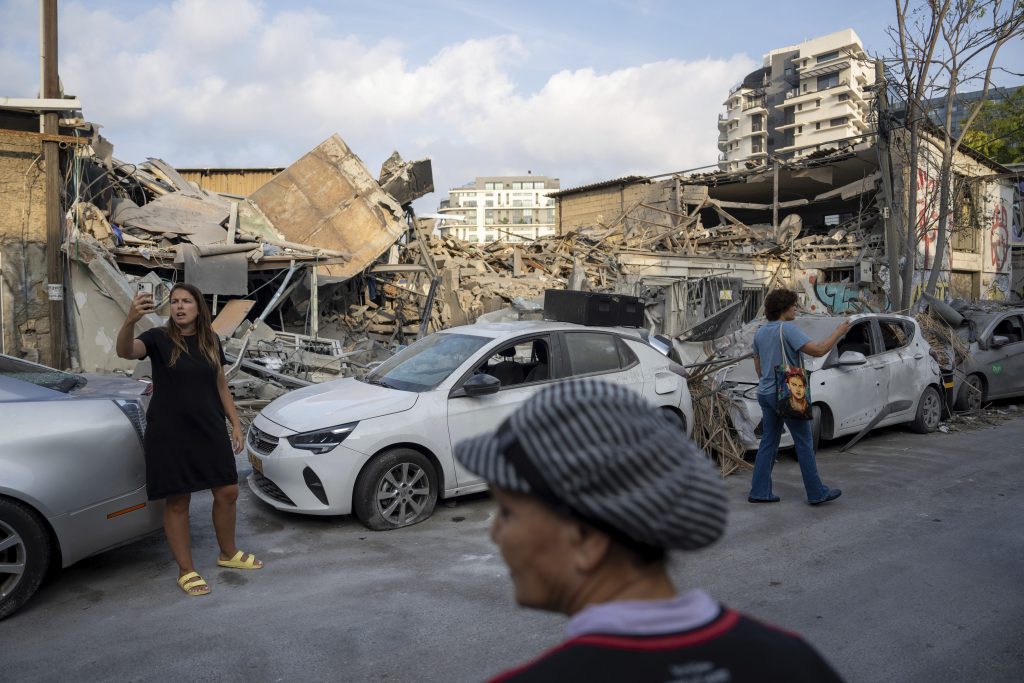 Do Pásma Gazy prišiel druhý konvoj s humanitárnou pomocou, obyvatelia sú odstrihnutí od prívodu vody a elektriny