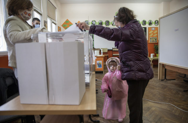 Bulhari si po protestoch volia nový parlament, hlasovanie sa považuje za referendum o premiérovi