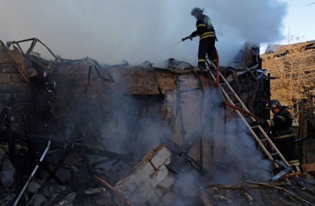 Ruský útok v Chersonskej oblasti pripravil o život dvoch civilistov a zranil 14, bolo medzi nimi aj 12-ročné dieťa