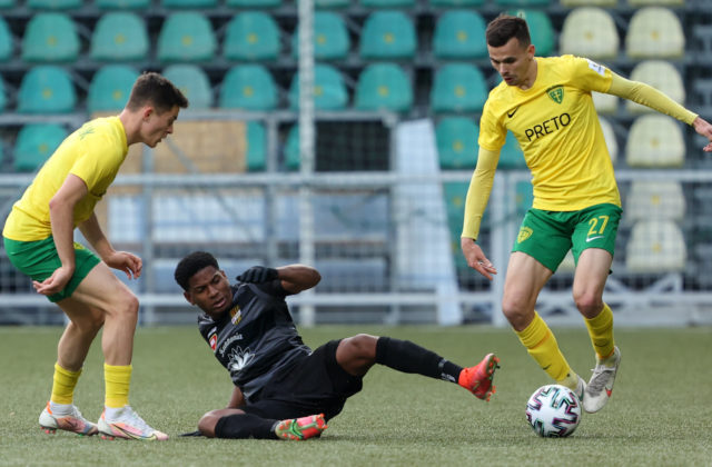 Šláger Fortuna ligy medzi Žilinou a Dunajskou Stredou priniesol v prvom polčase nevídané gólové hody