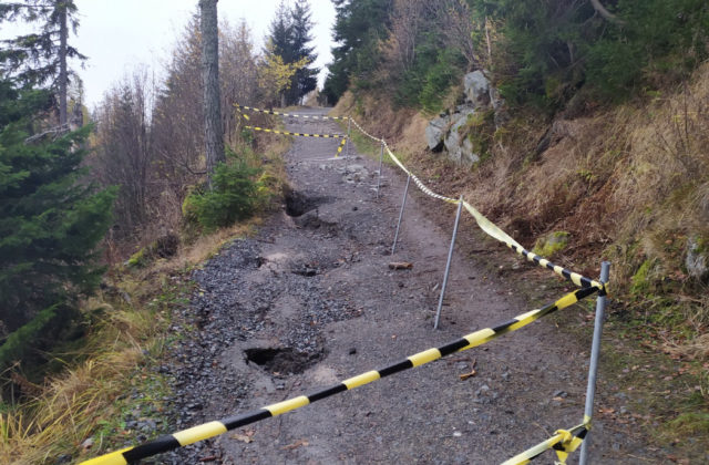 Vo Vysokých Tatrách platí pre zrútený chodník mimoriadna situácia, nevylučuje sa ani celkové uzavretie úseku (foto)