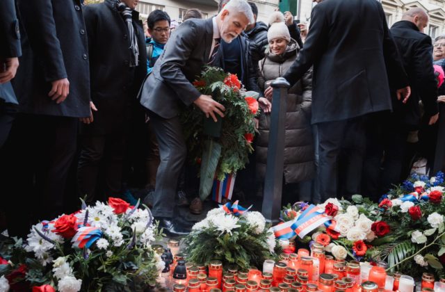 Najväčším nepriateľom demokracie je ľahostajnosť, povedal prezident Pavel pri príležitosti Dňa boja za slobodu a demokraciu (foto)