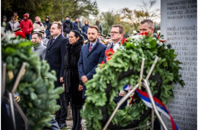 Štát sa už nikdy nesmie stať hrozbou pre občanov, Deň boja za slobodu a demokraciu si pripomenul aj minister vnútra (foto)