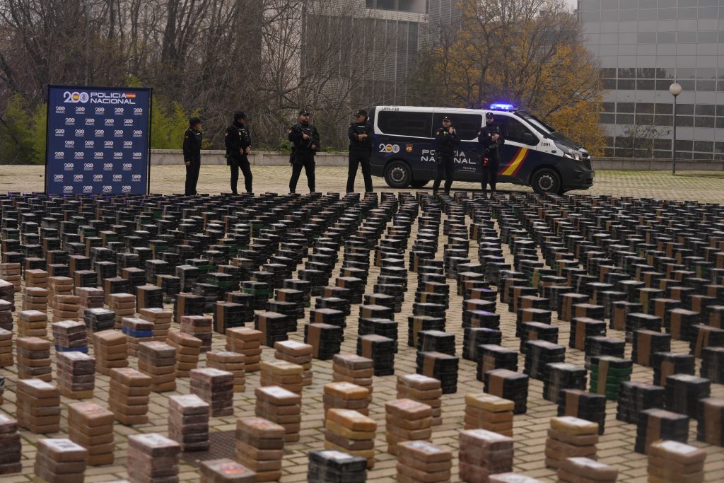 Španielska polícia zasiahla proti pašerákom drog, zhabala takmer 11 ton kokaínu a zatkla 20 ľudí