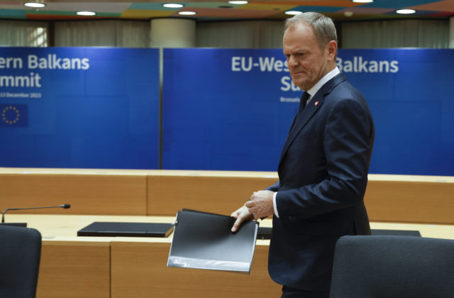 Poľský premiér Donald Tusk varoval Európsku úniu pred apatiou voči Ukrajine