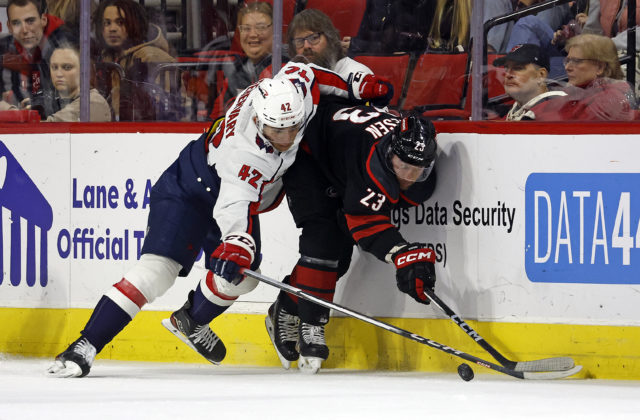 Fehérváry sa dočkal premiérového zásahu v aktuálnej sezóne NHL, príležitosť využil proti Caroline Hurricanes (video)