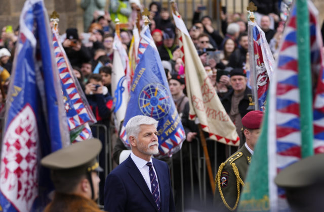 Nemôžeme si pre strach nechať vziať radosť zo života, český prezident v novoročnom prejave spomenul aj prijatie eura