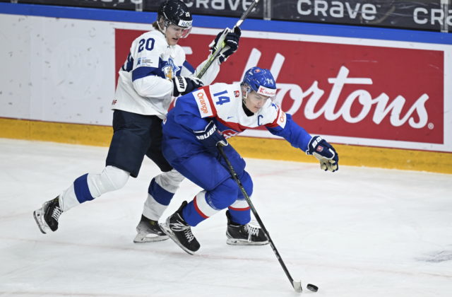 Tréner Feneš označil vypadnutie Slovákov vo štvrťfinále v MS do 20 rokov za obrovské sklamanie a frustráciu (video)