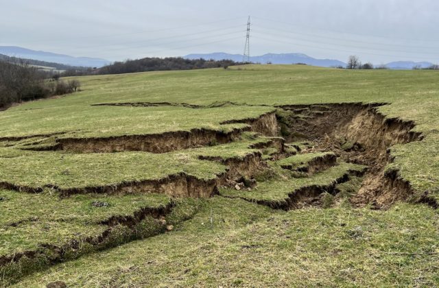 V mestskej časti Malá Lehôtka nastali svahové deformácie, prievidzská radnica vyzýva k zvýšenej opatrnosti