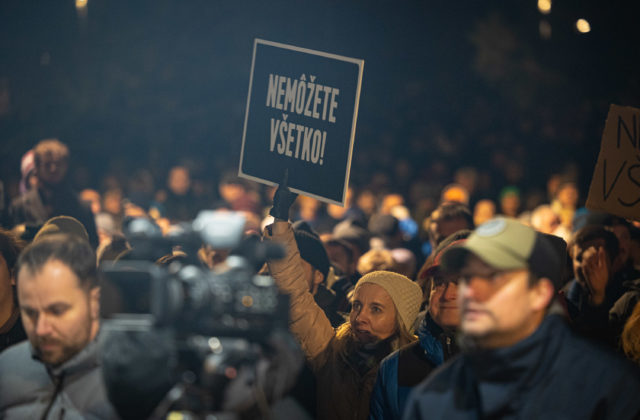 Vláda na hulváta podporuje kriminalitu a krádeže, legislatívne zmeny podľa opozície ohrozujú bezpečnosť slušných ľudí