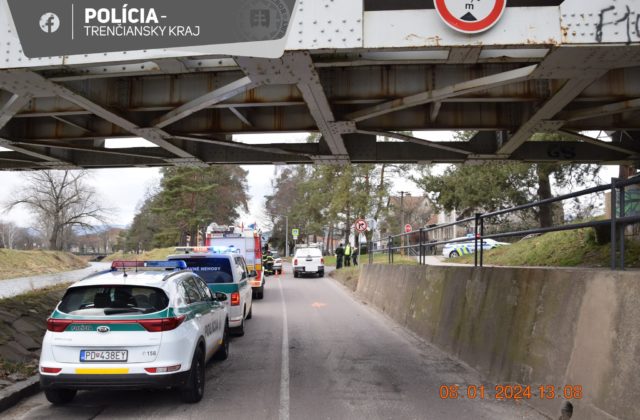 Starší muž zomrel v Prievidzi počas šoférovania a jeho auto narazilo do protiidúceho vozidla