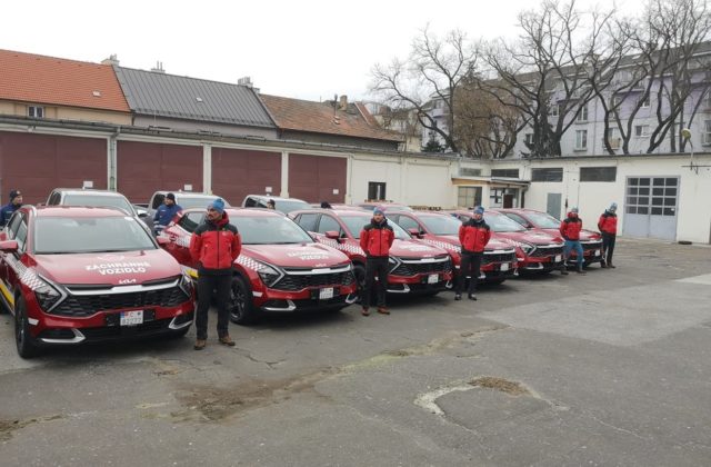 Horskí záchranári si od ministra Šutaja Eštoka prevzali ďalšiu novú techniku a autá za viac ako dva milióny eur (foto)