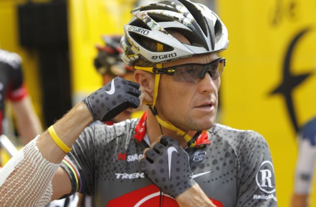Francúzi prišli s prevratným tvrdením o Armstrongovi, v kopcoch si údajne pomáhal motorčekom v bicykli (video)