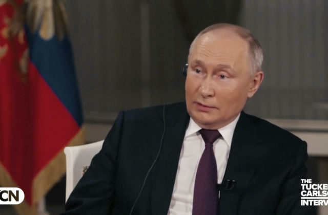 Moderátor Tucker Carlson vedl v Rusku rozhovor s Putinem