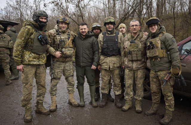 Ukrajinská 110. brigáda nedokáže udržať Avdijivku sama, na pomoc však prichádzajú posily a spriatelené jednotky