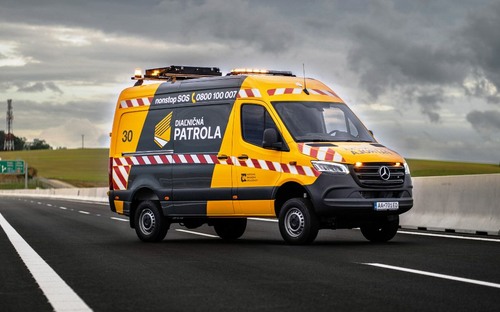 Diaľničná patrola dostala nové dodávky. Do služby nastupuje Mercedes-Benz Sprinter 319 CDI 4×4