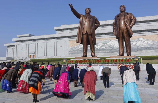 KĽDR oslávila 109. výročie narodenia Kim Ir-sena, veľkolepé vojenské prehliadky tento rok chýbali
