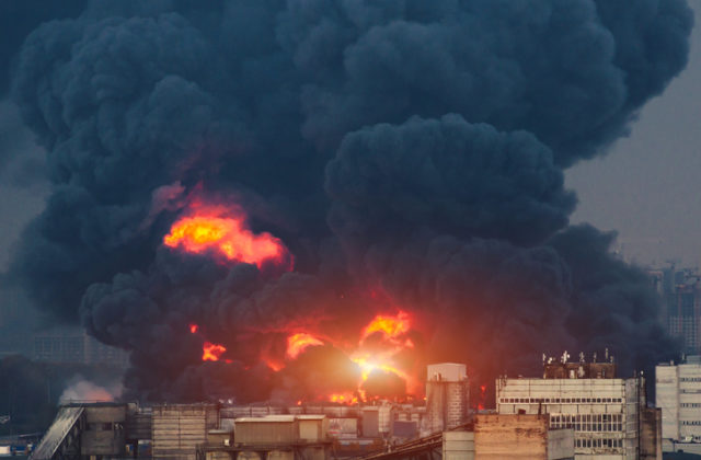 Útok ukrajinského dronu spôsobil požiar ruského ropného skladu v Belgorodskej oblasti (foto)