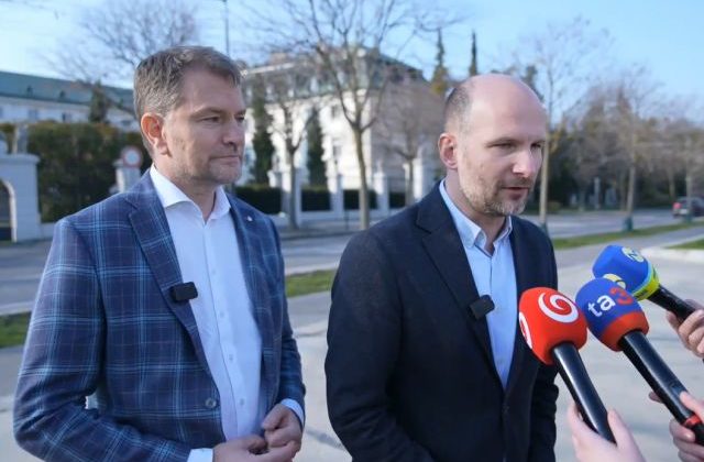 Fico je podľa Grendela nervózny, lebo pred trestne stíhanými kamarátmi vyzerá ako babrák (video)