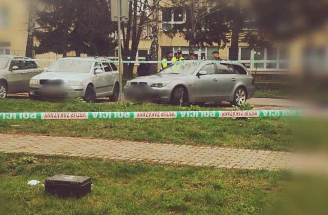 Šoféroval bez vodičáku a nadrogovaný. Policajti zadržali v Lučenci muža, ktorý mal v aute aj množstvo pervitínu