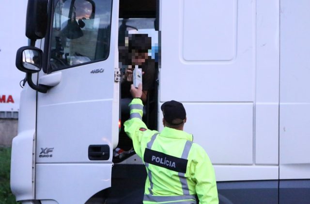 Žilinskí policajti počas akcie na cestách zistili viac ako 400 priestupkov, vodiči najčastejšie nedodržovali rýchlosť (foto)