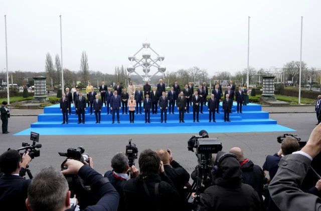 V Bruseli sa začína samit Európskej únie, lídri sa budú venovať zbraniam pre Ukrajinu aj Blízky východ