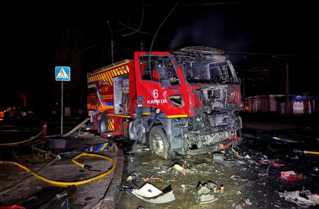 Ruské útoky na rovnaké oblasti pri posebe nasledujúcich úderoch zabili už 91 záchranárov, stovky z nich boli zranení (foto)